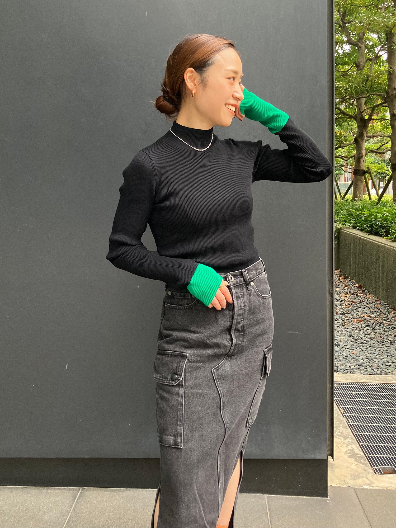 TWO-TONE HIGH-NECK KNIT TOP