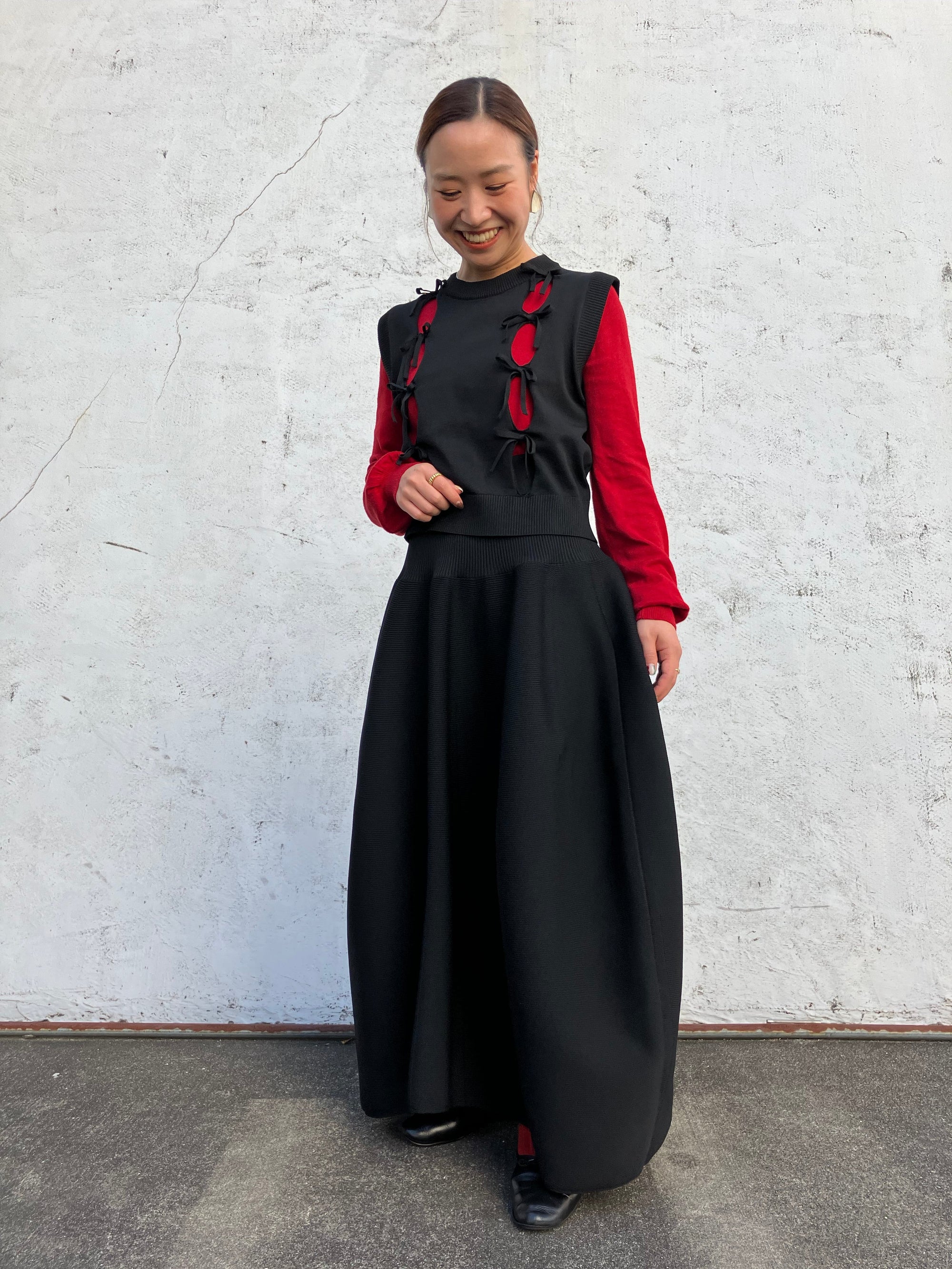 VOLUMINOUS FLARED KNIT SKIRT