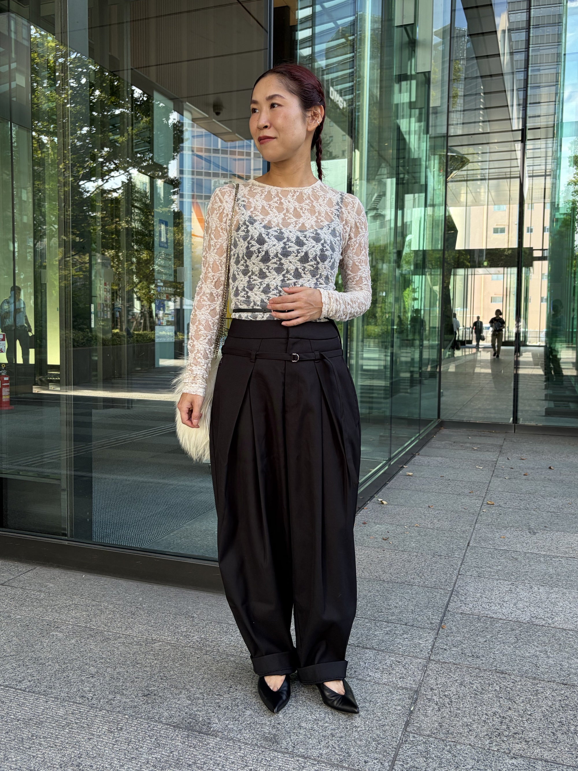 BELTED DESIGN TUCK PANTS