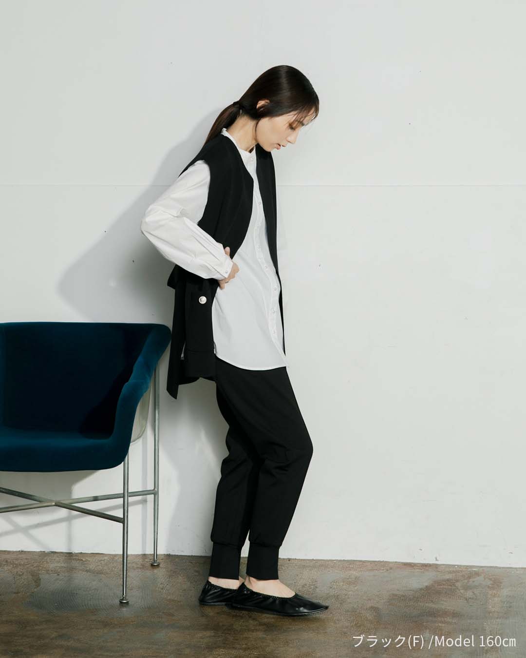 【2023AW】スポンディッシュ シルバー釦ポケ付きニットジレ|LAEMUSE
