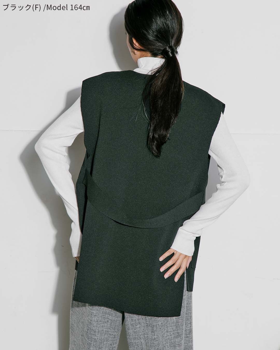 【2023AW】スポンディッシュ シルバー釦ポケ付きニットジレ|LAEMUSE