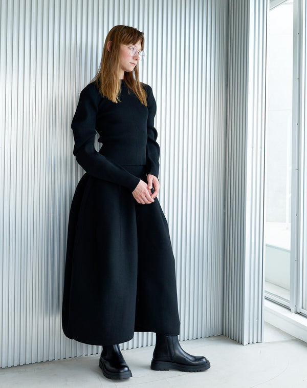 VOLUMINOUS FLARED KNIT SKIRT