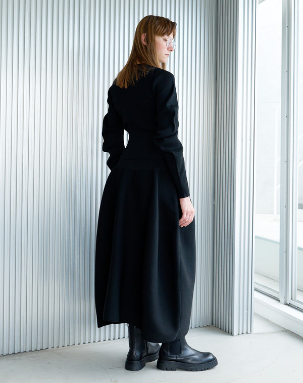 VOLUMINOUS FLARED KNIT SKIRT