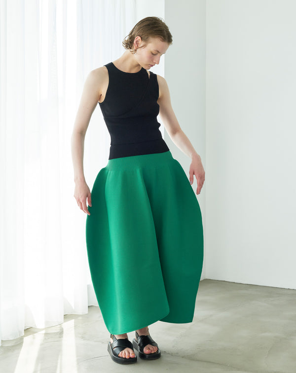 VOLUMINOUS FLARED KNIT SKIRT