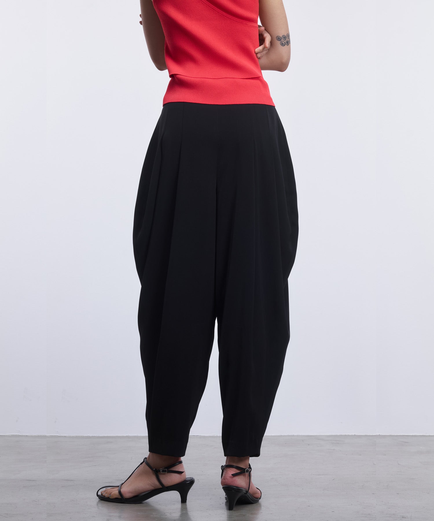 【deres】Sophia drape pants ドレープパンツ ブラック1 LAWN + MESH DRAPE DRESS(S BlackxBlack): Vintage 1.1｜THE
