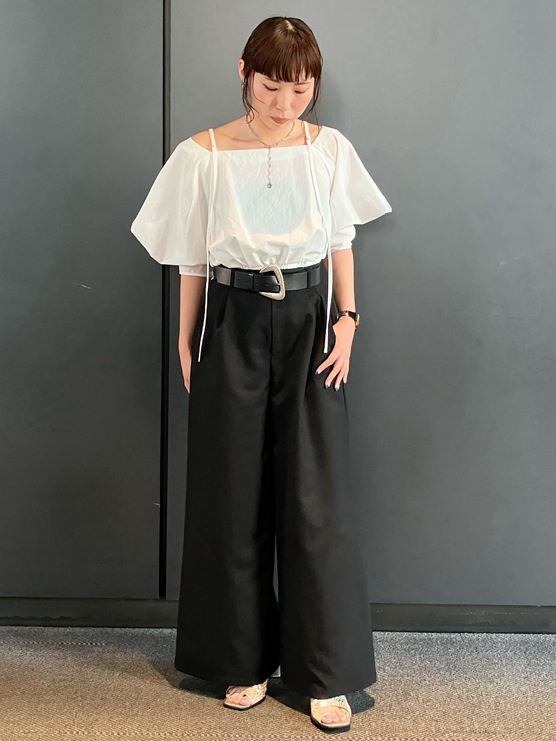 OFF-SHOULDER BLOUSE