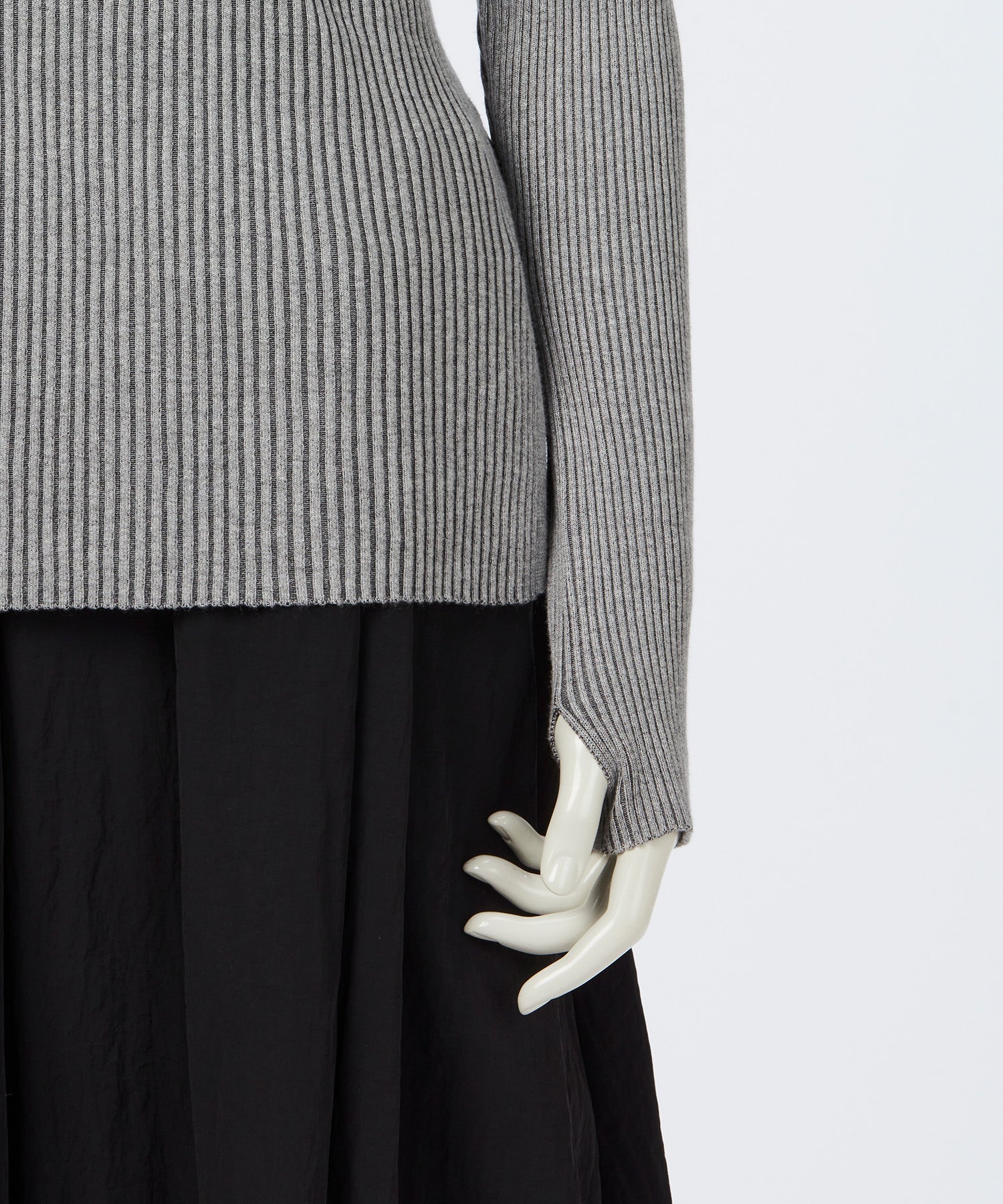 CONTRAST RIBBED KNIT PULLOVER