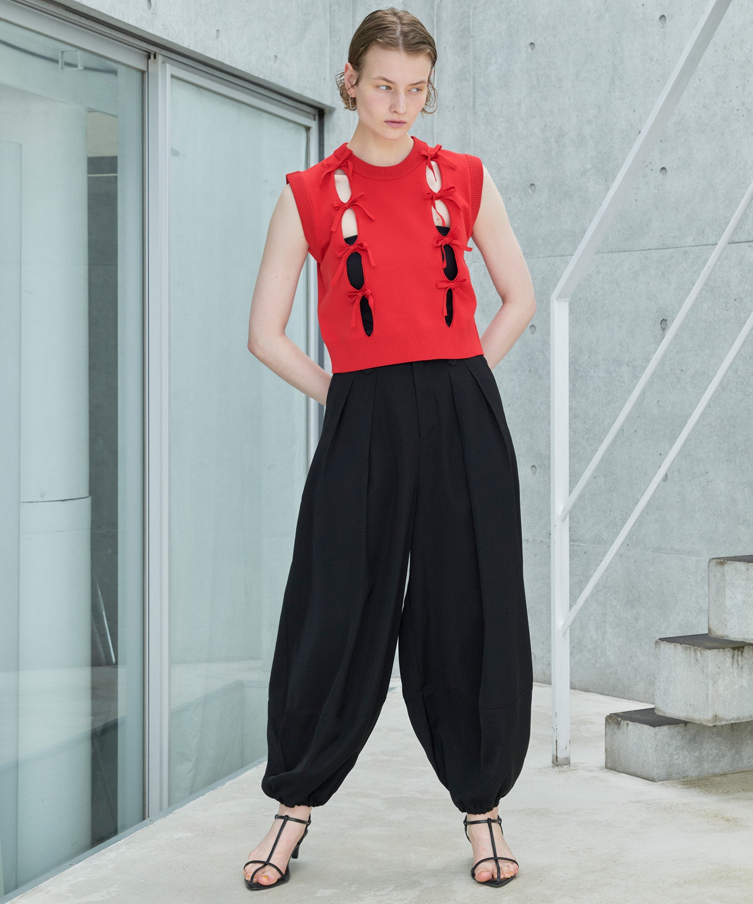 CUT-OUT RIBBON VEST