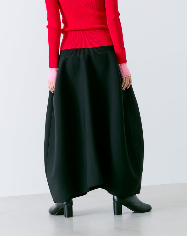 VOLUMINOUS FLARED KNIT SKIRT