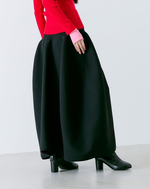 VOLUMINOUS FLARED KNIT SKIRT