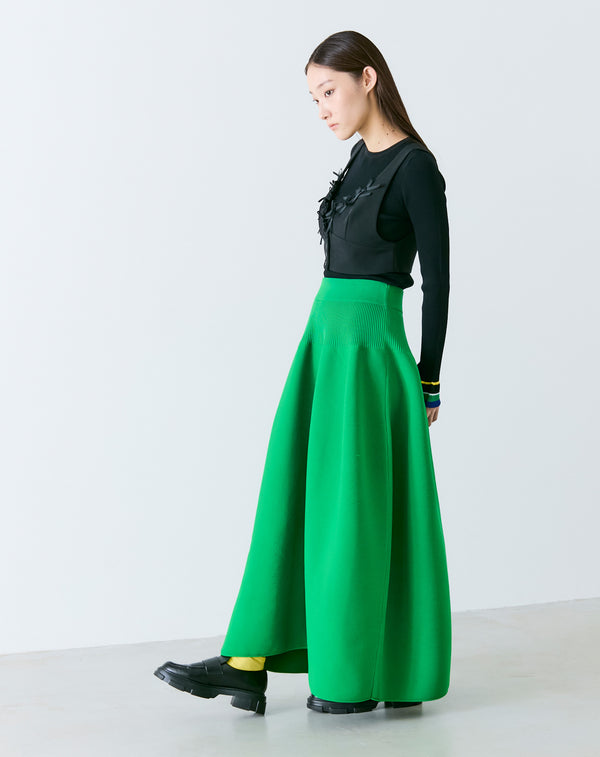 VOLUMINOUS FLARED KNIT SKIRT