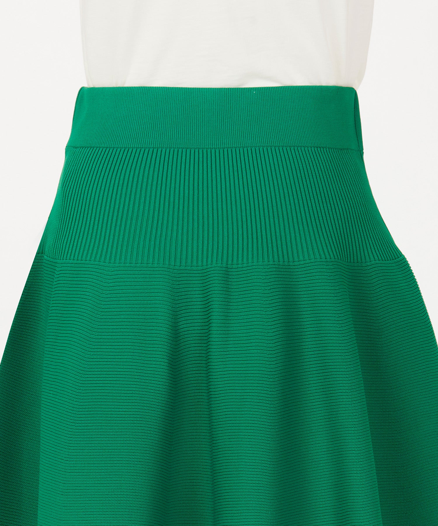 VOLUMINOUS FLARED KNIT SKIRT