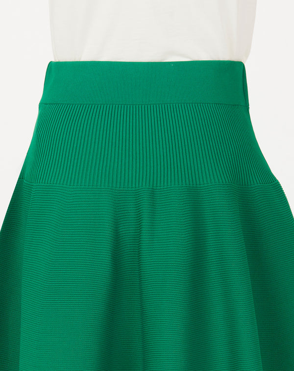 VOLUMINOUS FLARED KNIT SKIRT