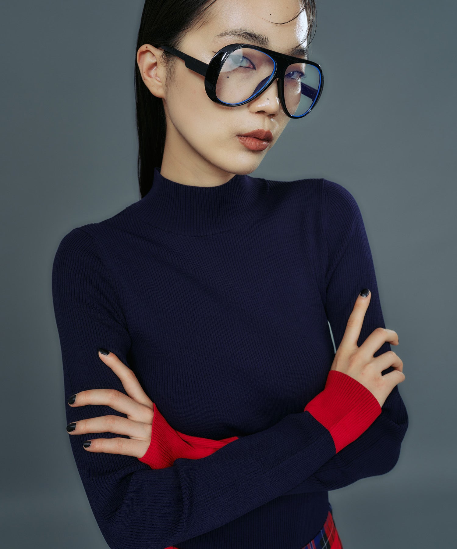 TWO-TONE HIGH-NECK KNIT TOP