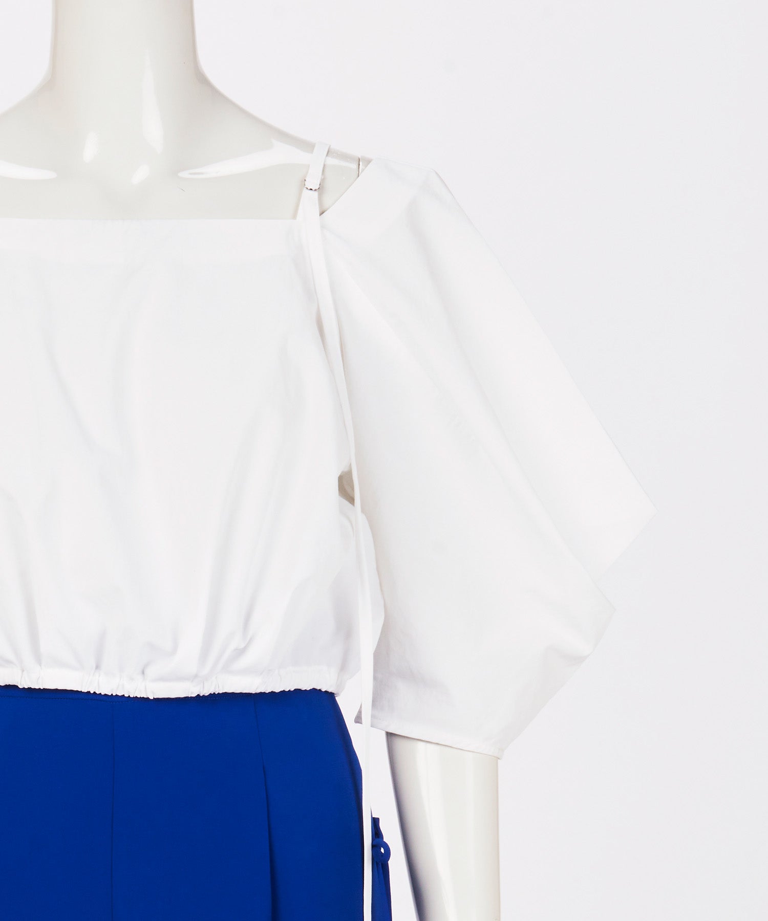 OFF-SHOULDER BLOUSE