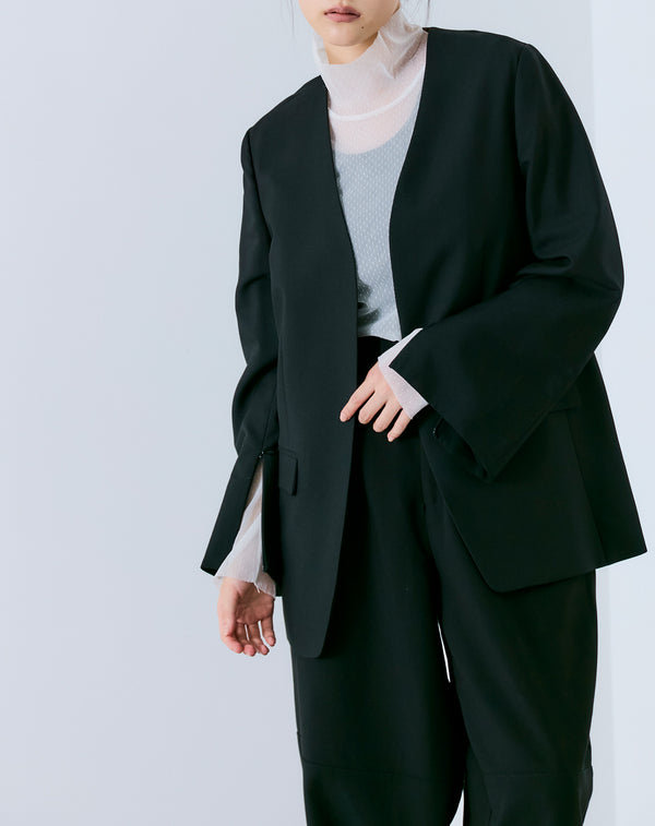 SLIT SLEEVE COLLARLESS JACKET