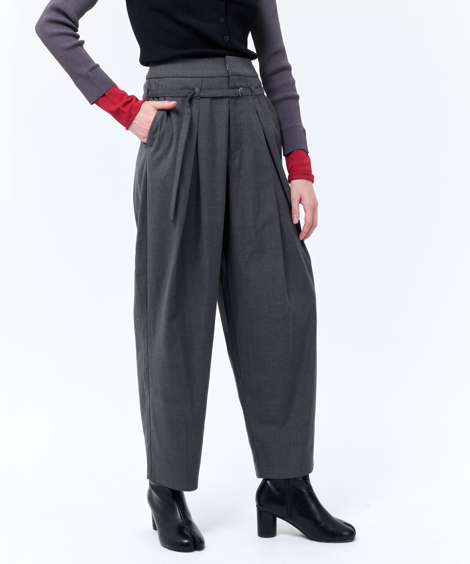 BELTED DESIGN TUCK PANTS – LAEMUSE