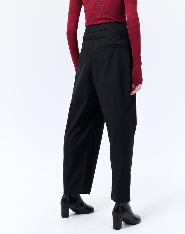 BELTED DESIGN TUCK PANTS
