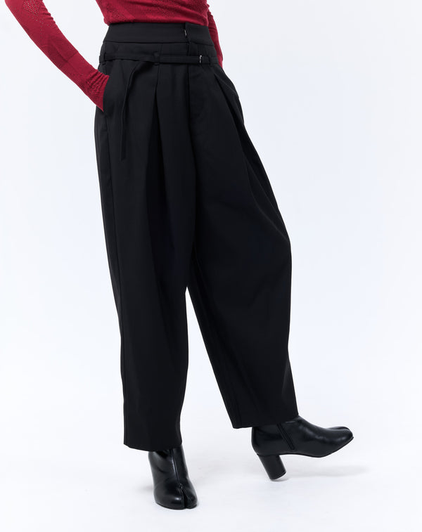 BELTED DESIGN TUCK PANTS