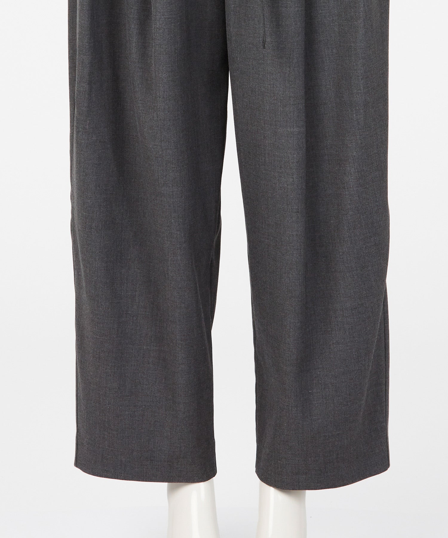 BELTED DESIGN TUCK PANTS