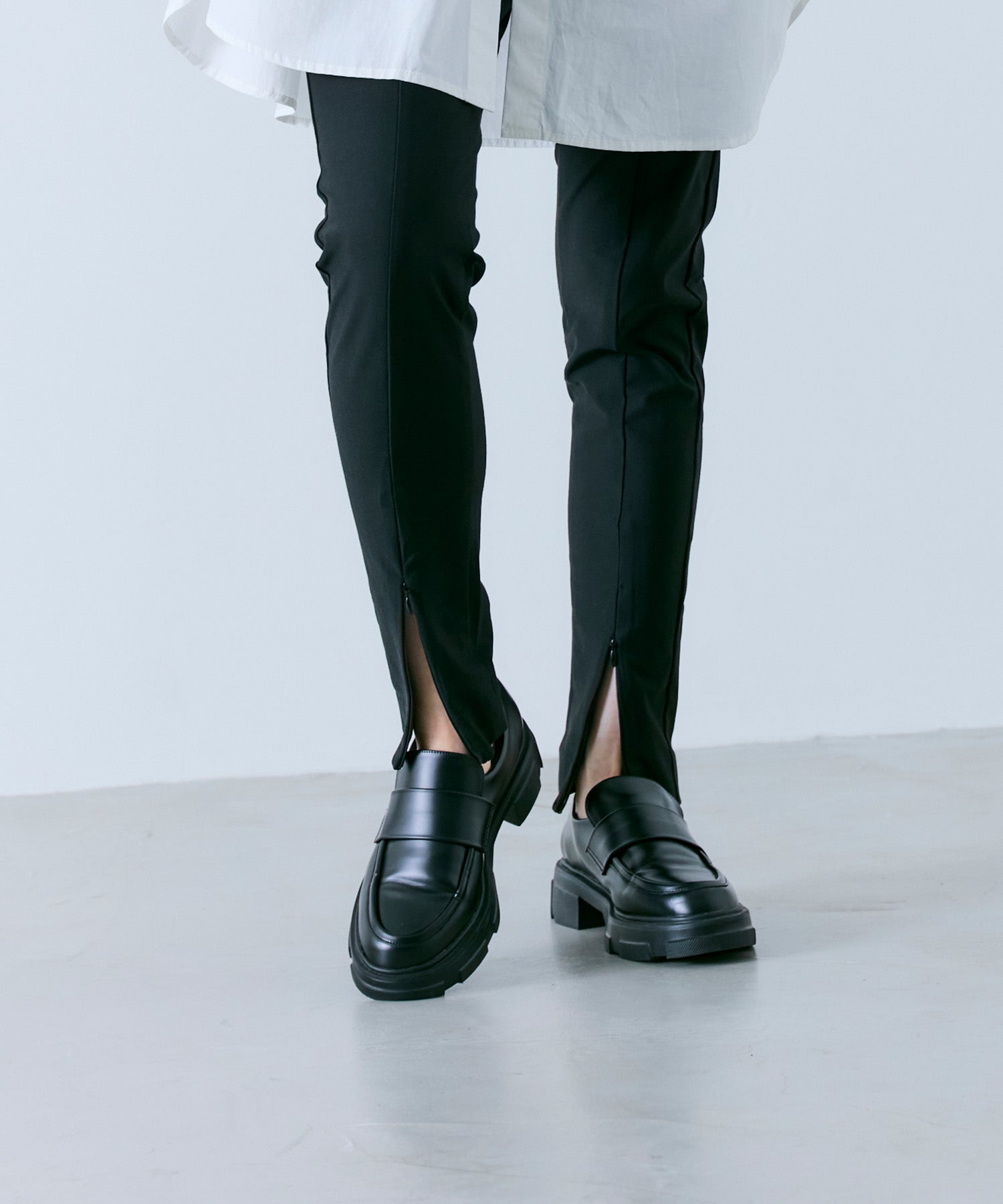 ZIP-OFF SLIT SLIM PANTS