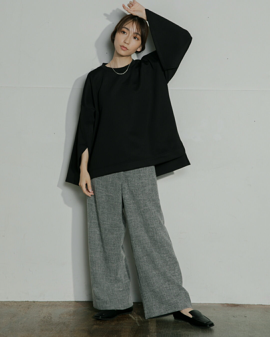 ラップワイドパンツの全身コーディネート4